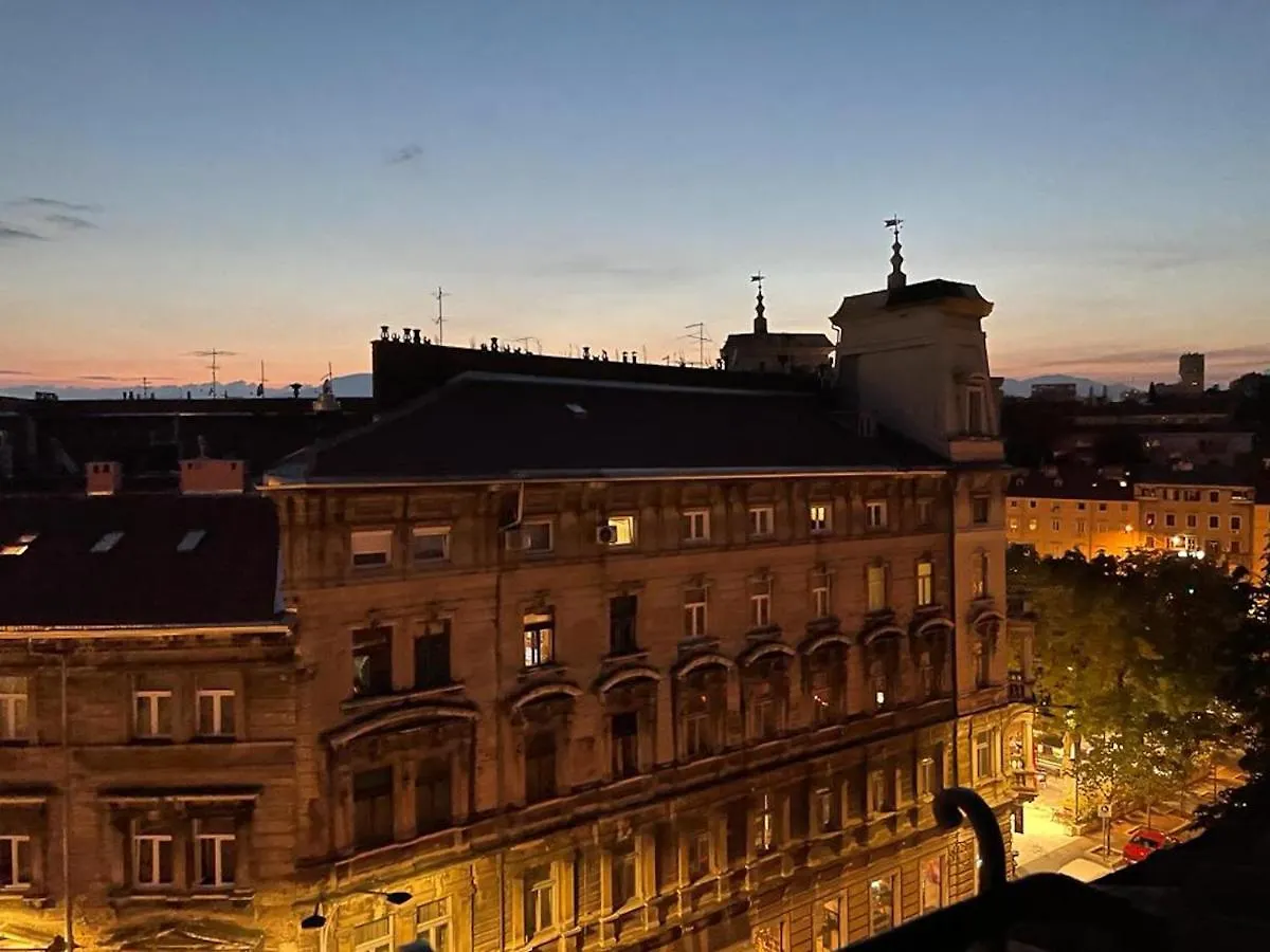 Apartment Condo In Town Centre Rijeka